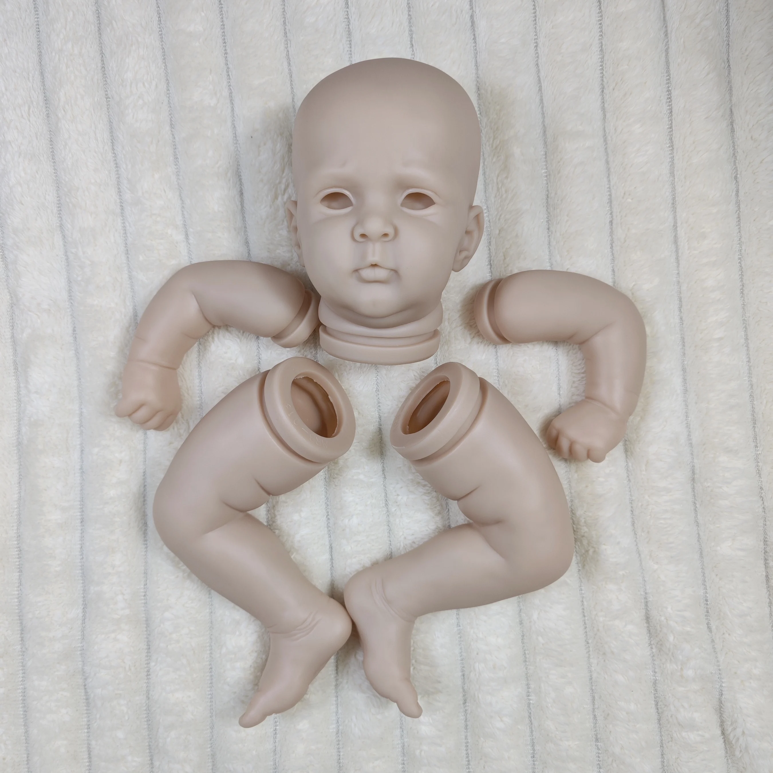 MRB Jocy muñeca reborn realista sin pintar con cuerpo de tela - imagen 4