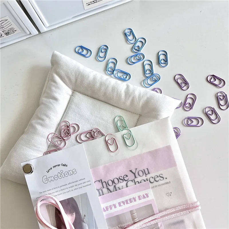 Marcapáginas infantiles con clips de corazón y diseño adorable