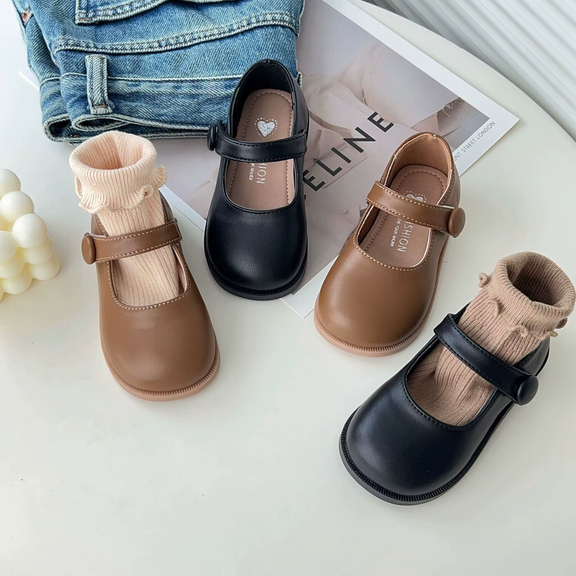 Zapatos infantiles en color marrón con suela flexible