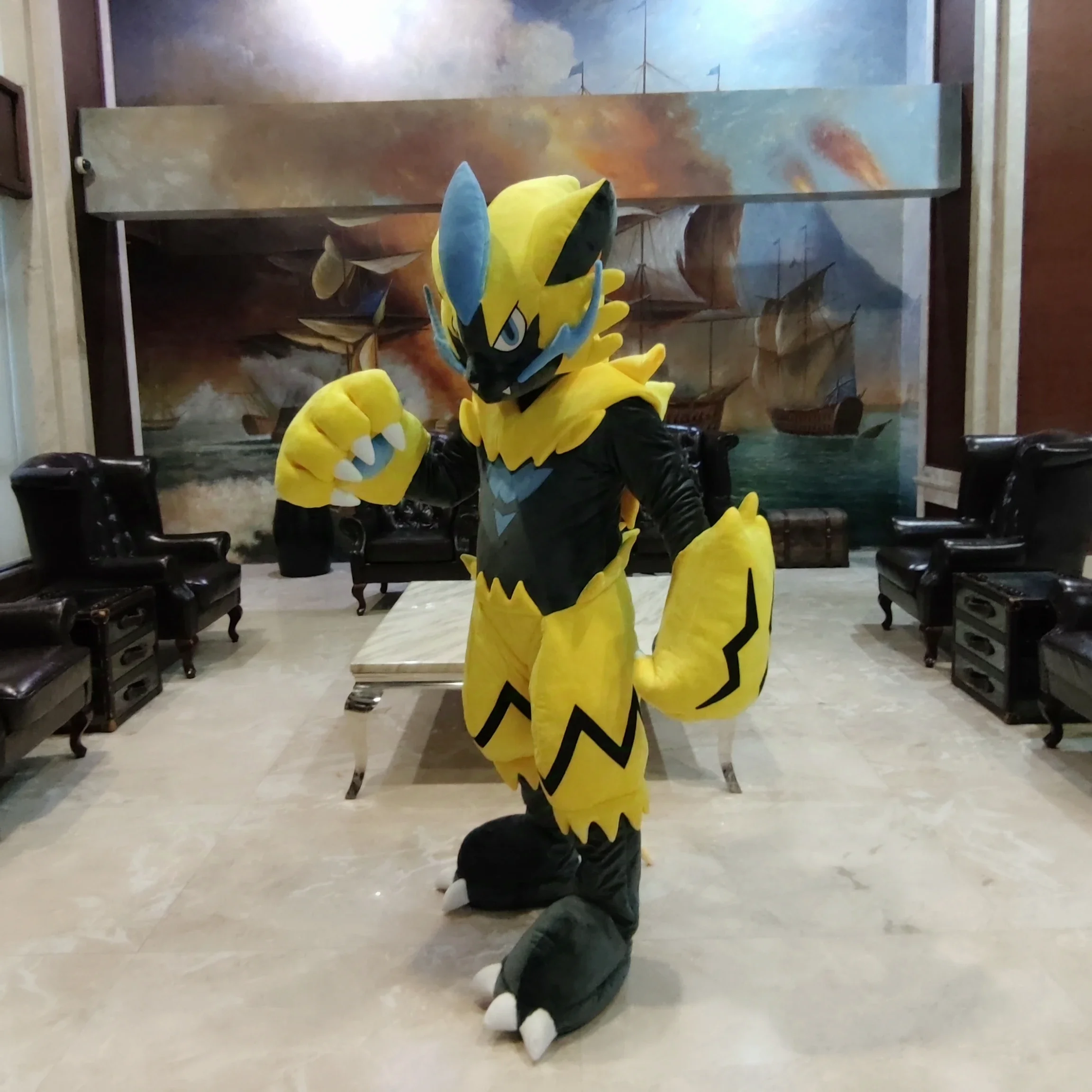 Detalle del disfraz inspirado en Zeraora