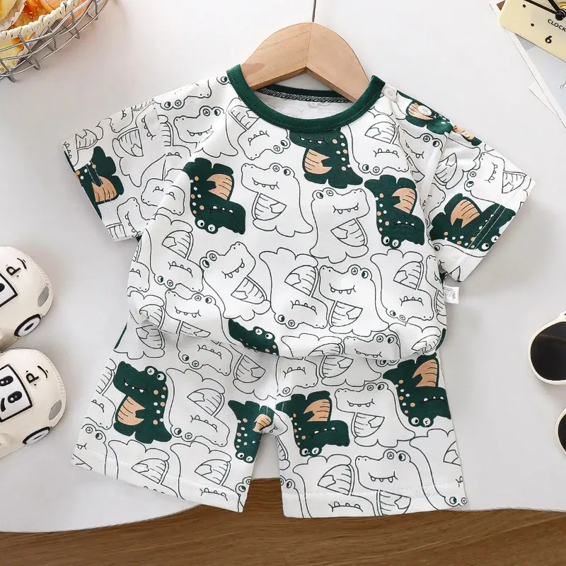 Conjunto de camiseta y shorts con estampados de dibujos animados para bebé