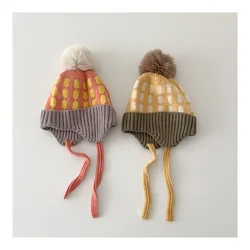 Gorro de invierno infantil con protección orejas y franjas multicolor