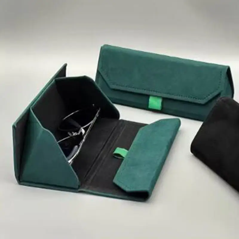 Colores disponibles: verde, negro y rojo vino