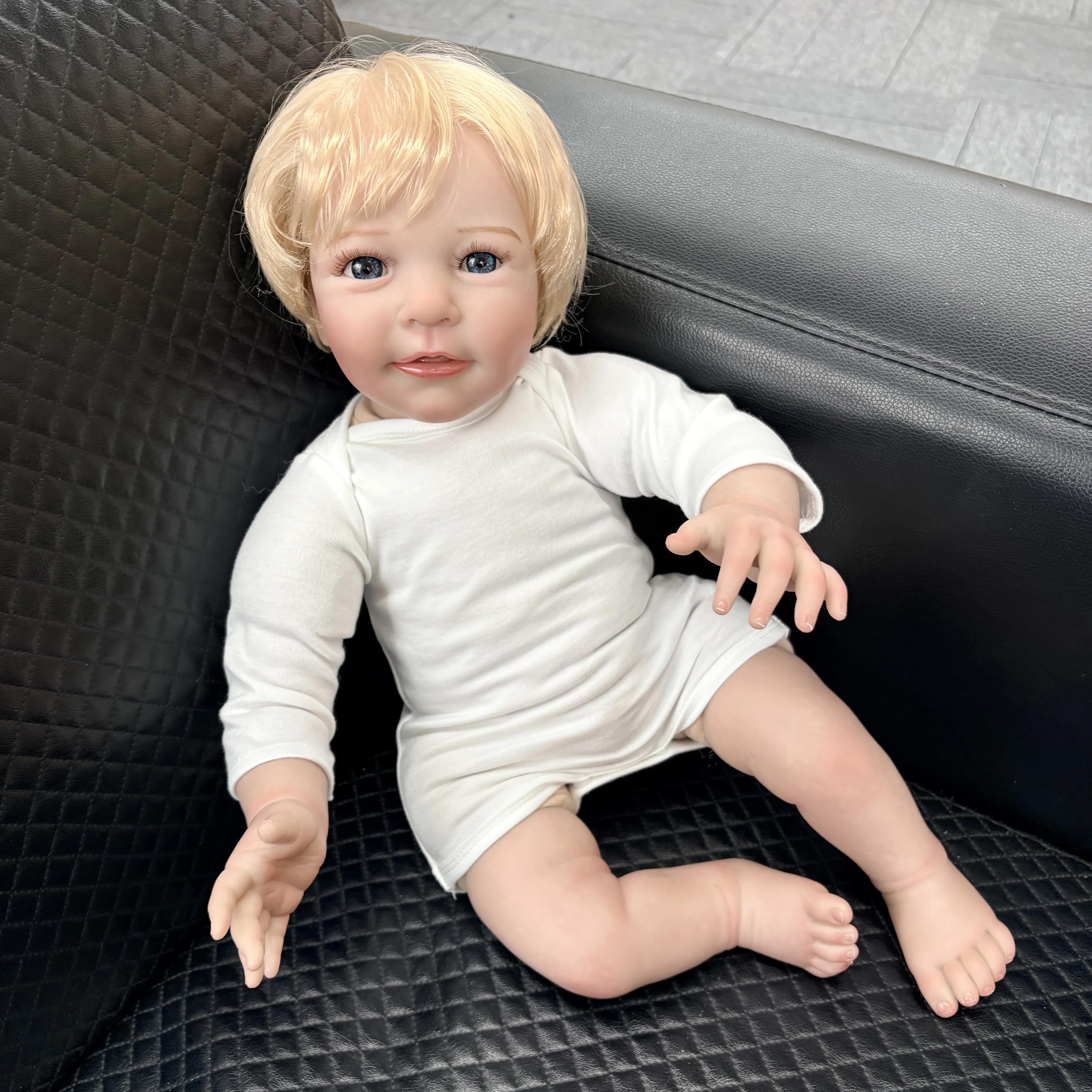 Muñeca Reborn bebé con piel pintada y venas azules visibles - imagen 5