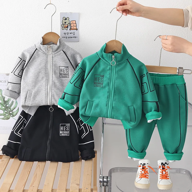 Conjunto bebé de primavera-otoño: chaqueta y pantalón infantil - imagen 4