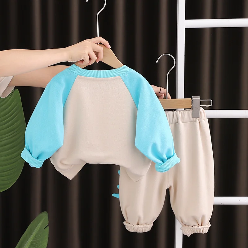 Conjunto infantil de primavera para niño: camiseta y pantalón - imagen 5