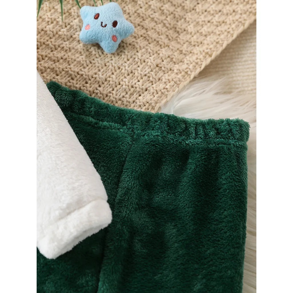 Conjunto bebé recién nacido de felpa con dinosaurios y pantalón verde - imagen 2