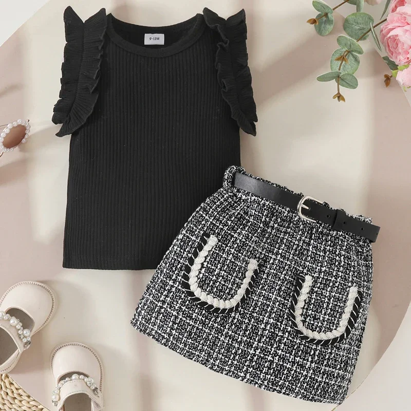 Conjunto veraniego de bebé con top sin mangas y falda a cuadros