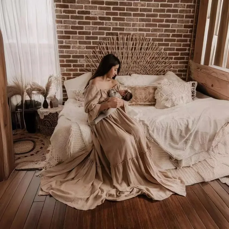 Vestido de maternidad maxi con botones, mangas abullonadas y cola - imagen 2