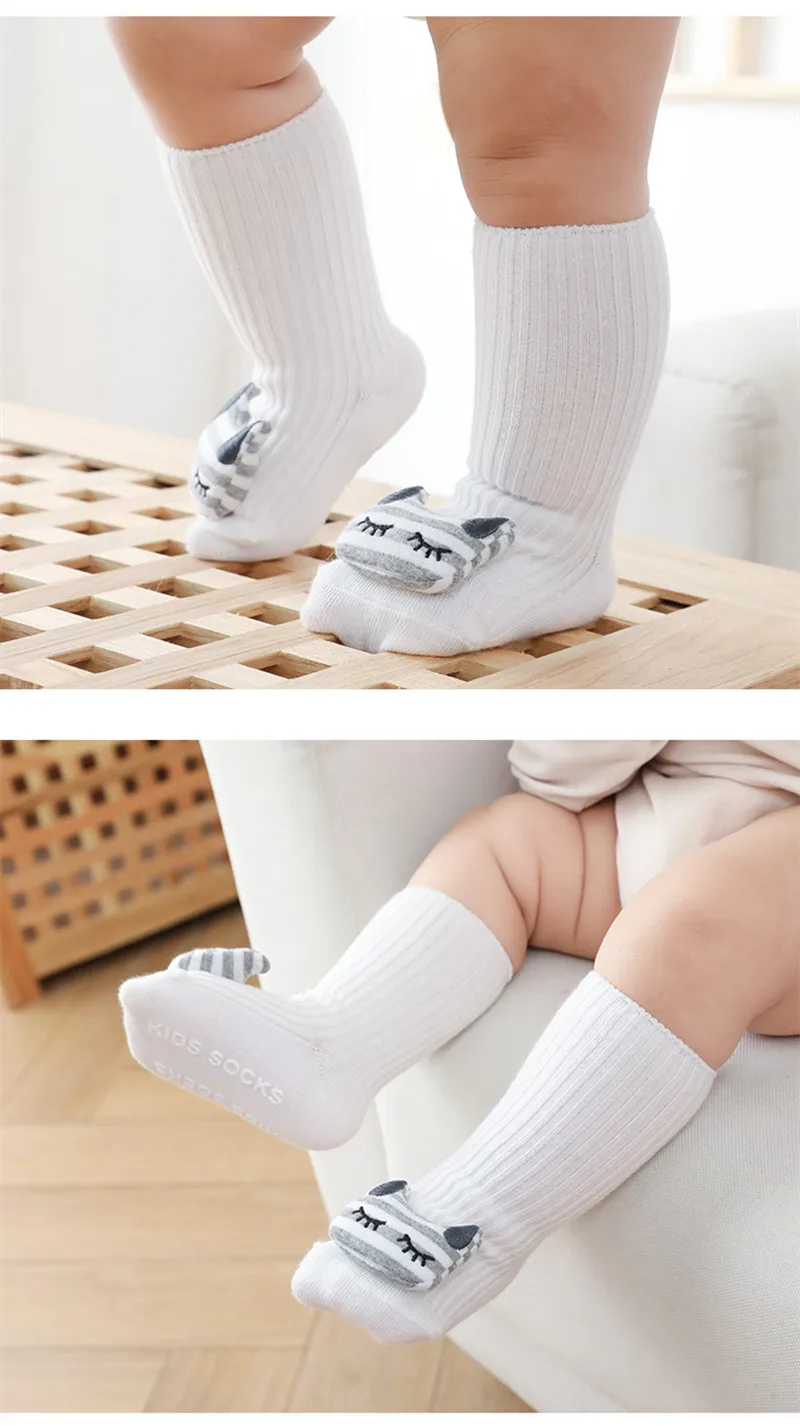 Aspecto de calcetines de suelo para niño