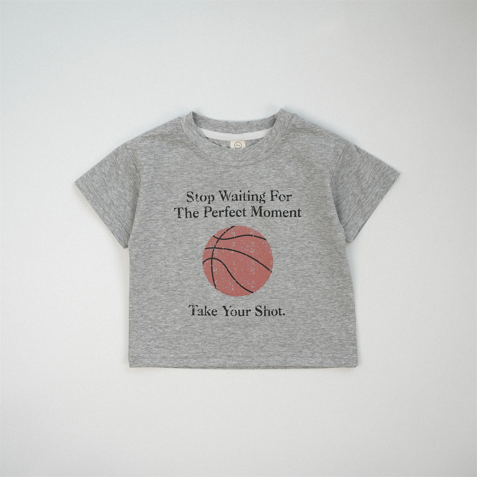 Camiseta infantil de manga corta con cuello redondo