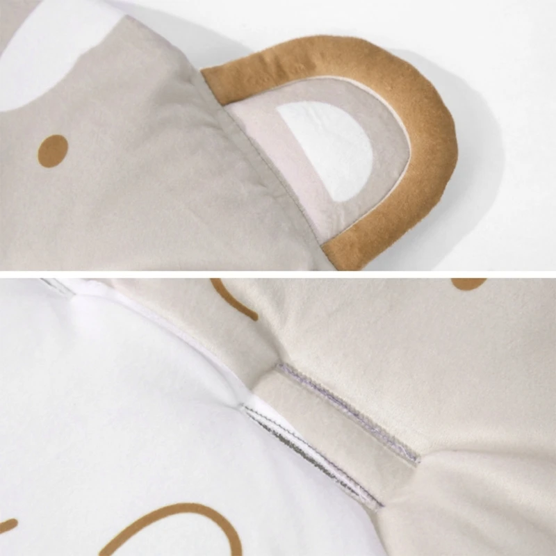Detalle de tela y bordados del cojín