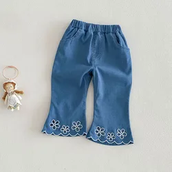 Milancel Vaqueros campers con flores bordadas para niño