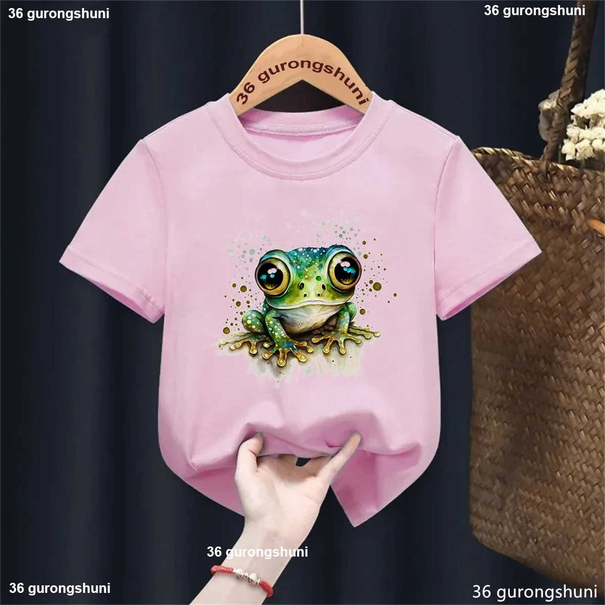 Camiseta infantil con estampado de ranas y flores para verano - imagen 3
