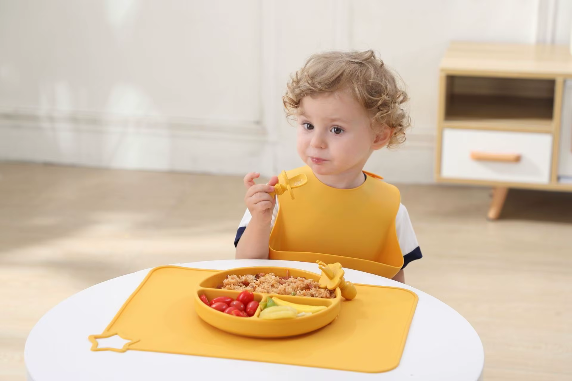 Mantel de silicona para bebés en color sólido