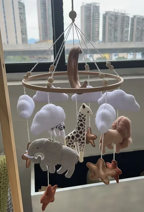 Detalle de animales y campana