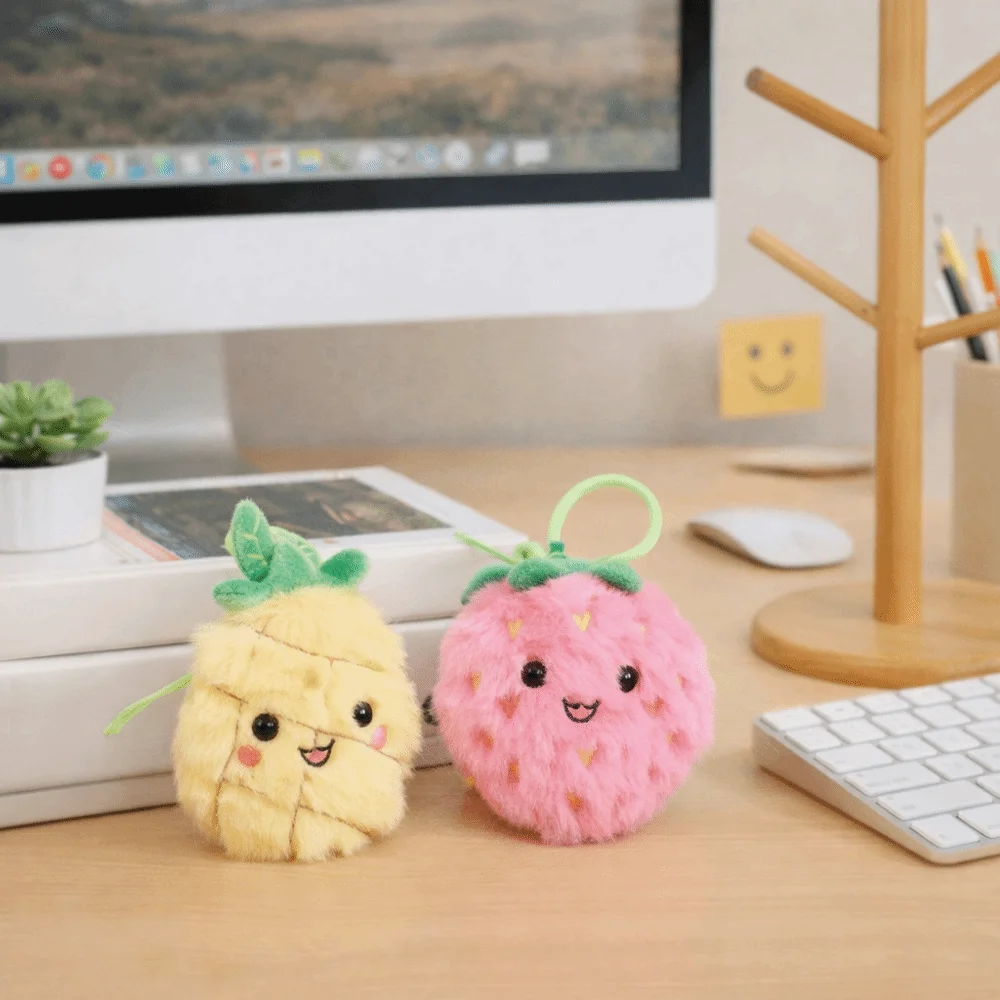 Peluche de fresa y piña súper suave para colgar en bolso decoración - imagen 3