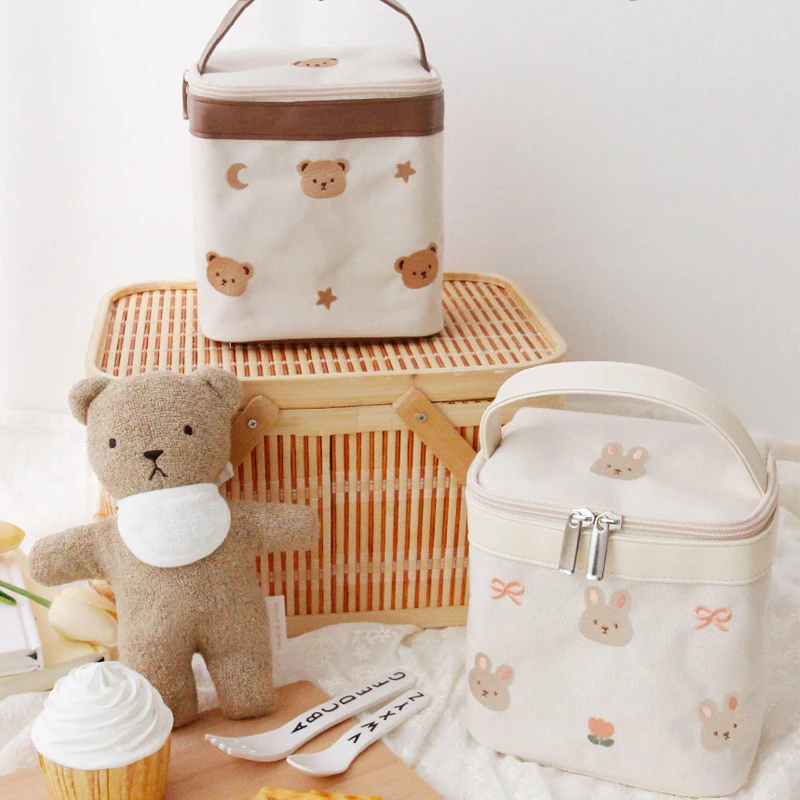 Bolsa aislante con diseño de oso bordado en tono neutro