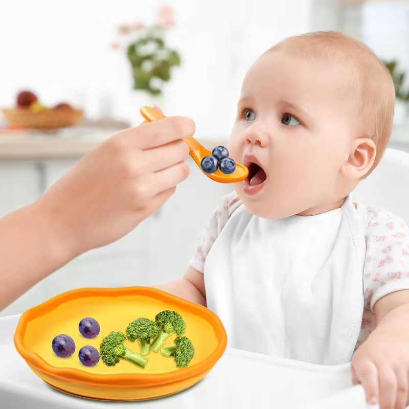 Set de alimentación de silicona para bebé con plato y cuenco - imagen 4