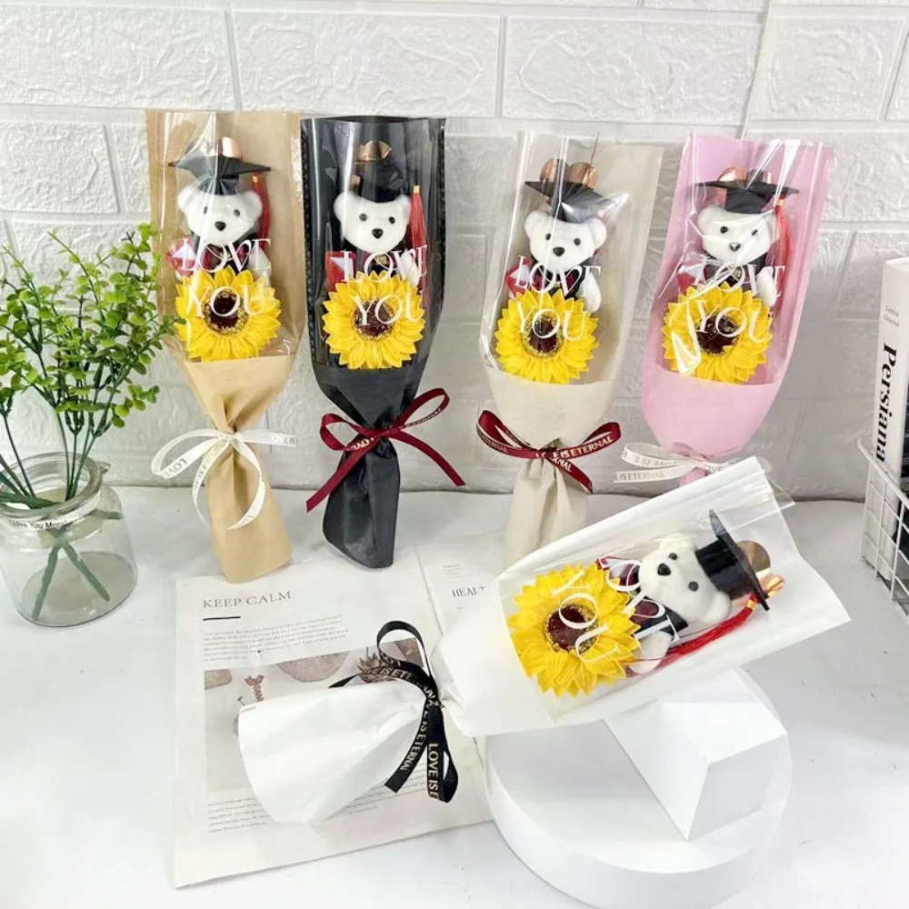Ramo oso peluche con flores de girasol para graduación