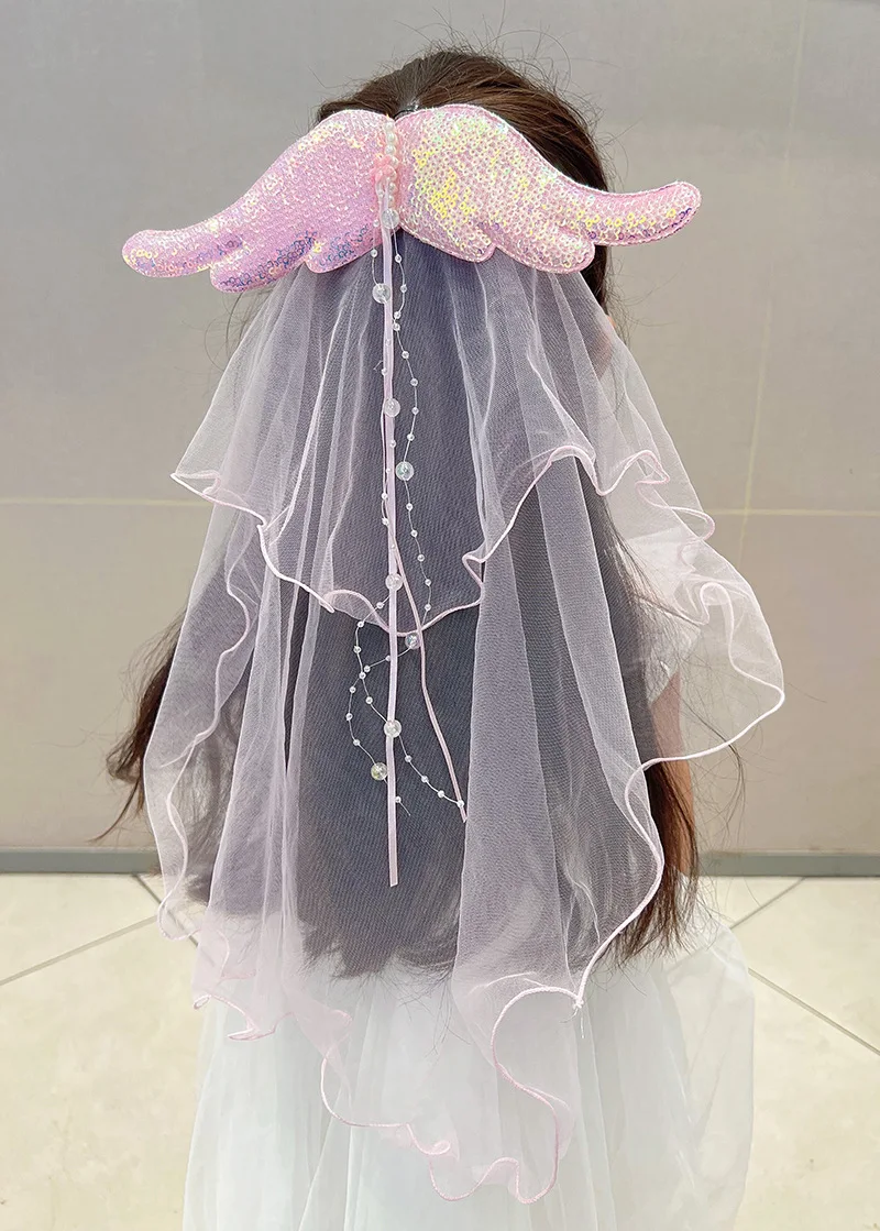 Detalle del tocado y velo para un acabado de princesa