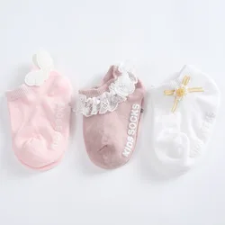 Calcetines antideslizantes para bebé con volantes - Estilo principesco