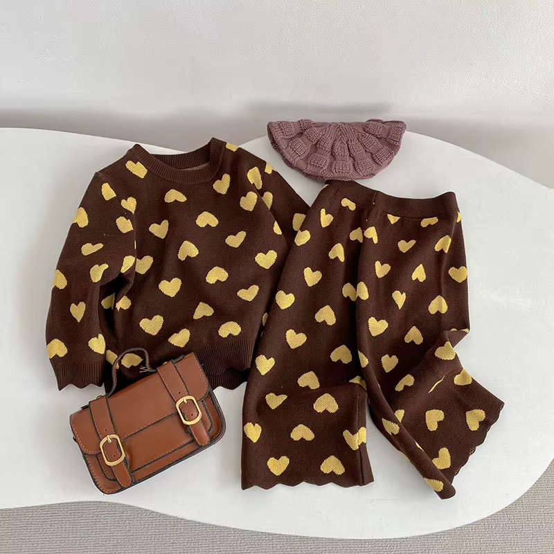 Conjunto de punto para niña de primavera con corazón, suéter y pantalón - imagen 5