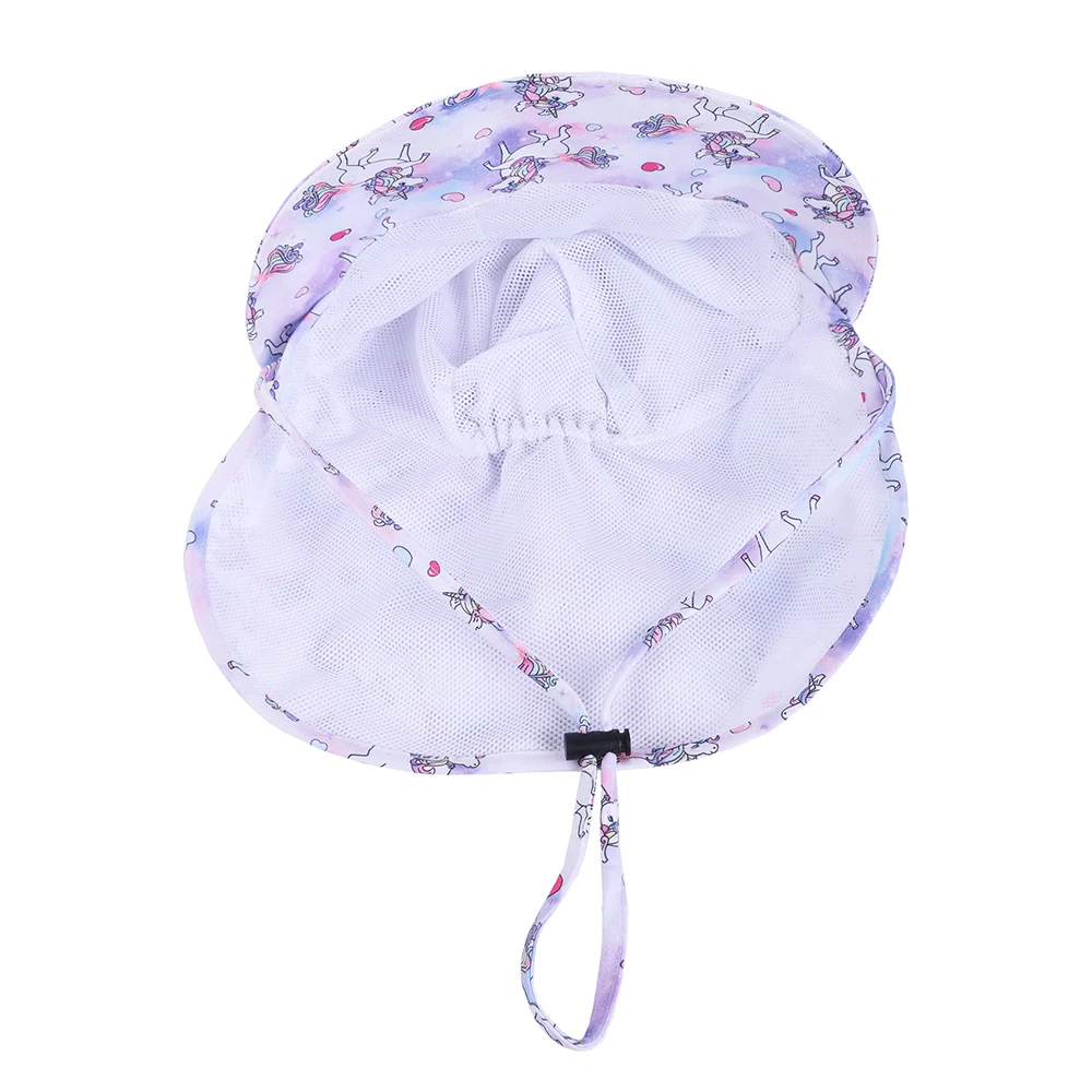 Sombrero infantil en uso para exteriores