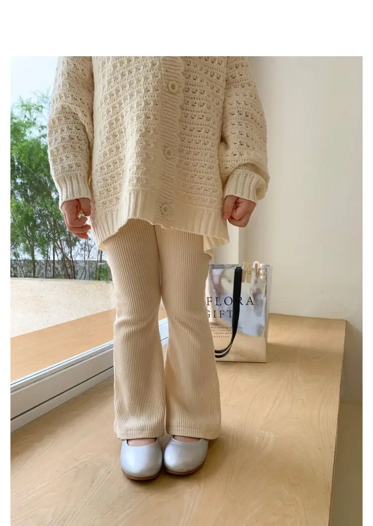 Combo con sudadera y zapatillas