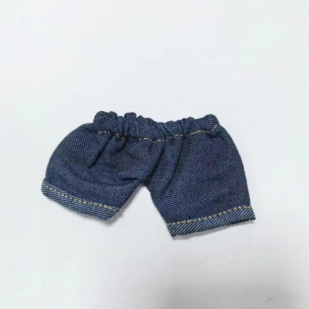 Ejemplo de conjunto floral y vaquero en muñeca