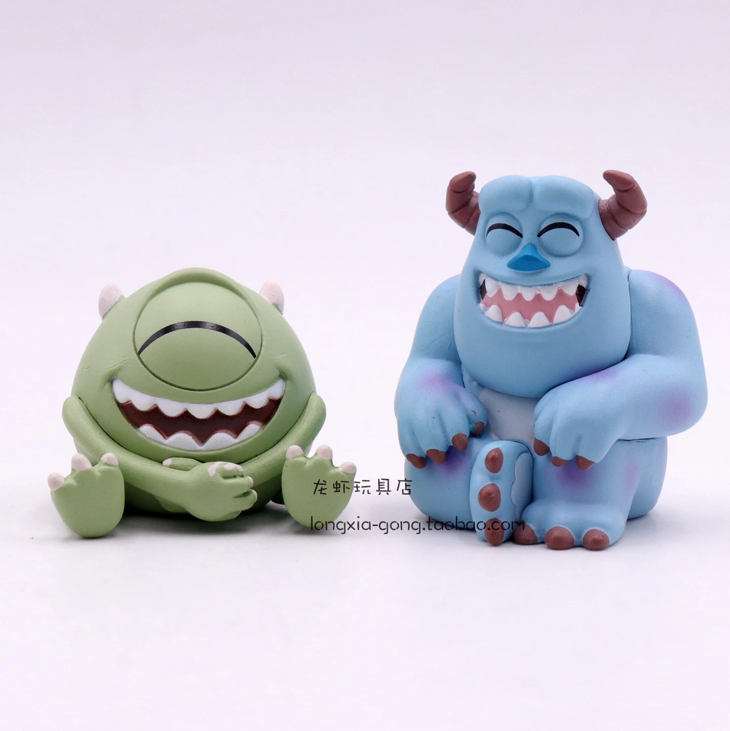 Detalle de pintura en mini figura Mike Wazowski