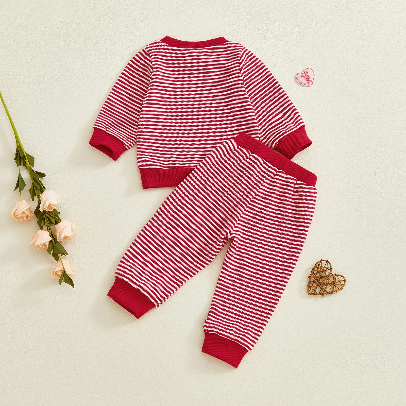 Conjunto bebé San Valentín: camiseta larga y pantalón corazón bordado - imagen 2