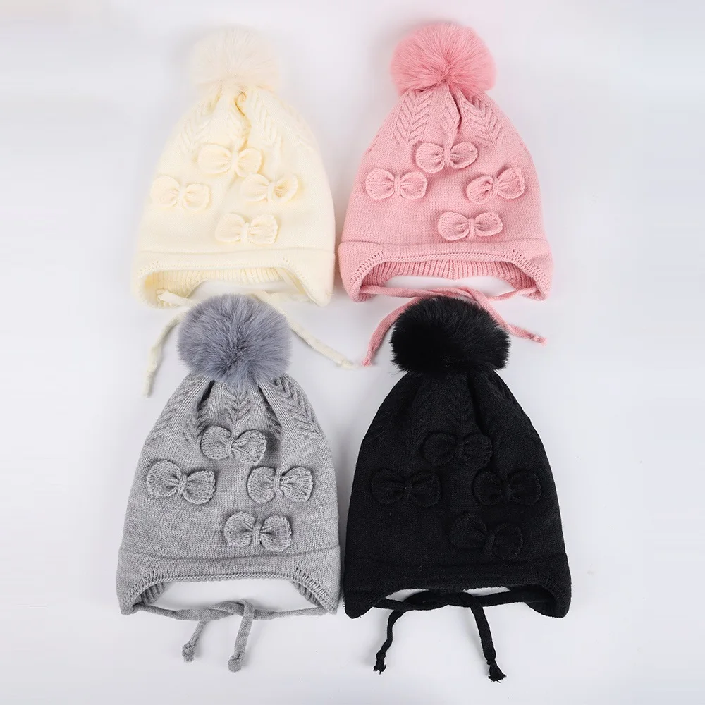 Gorro con orejeras tejido cálido, lazo y pompón para invierno - imagen 2