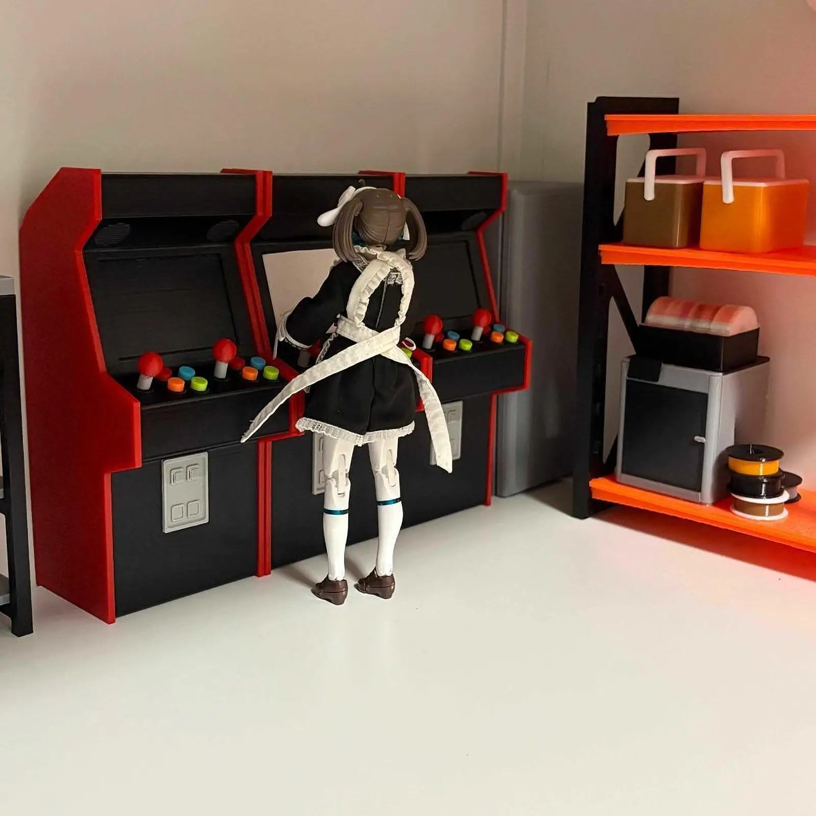 Figura de arcade en miniatura rojo y negro para diorama - imagen 2