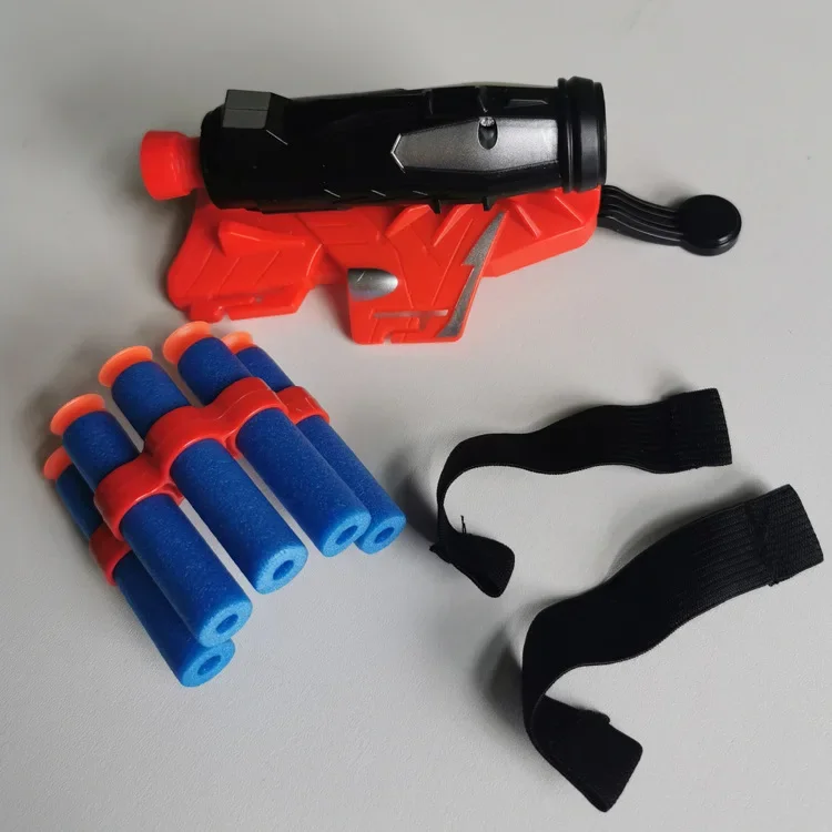 Partida en interior con la pistola de juguete