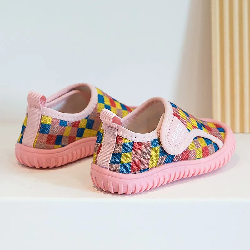 Zapatillas informales antideslizantes de malla a cuadros para niños - imagen 3