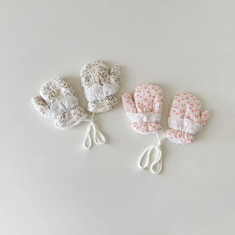 Manoplas de invierno bebé con forro polar y encaje floral