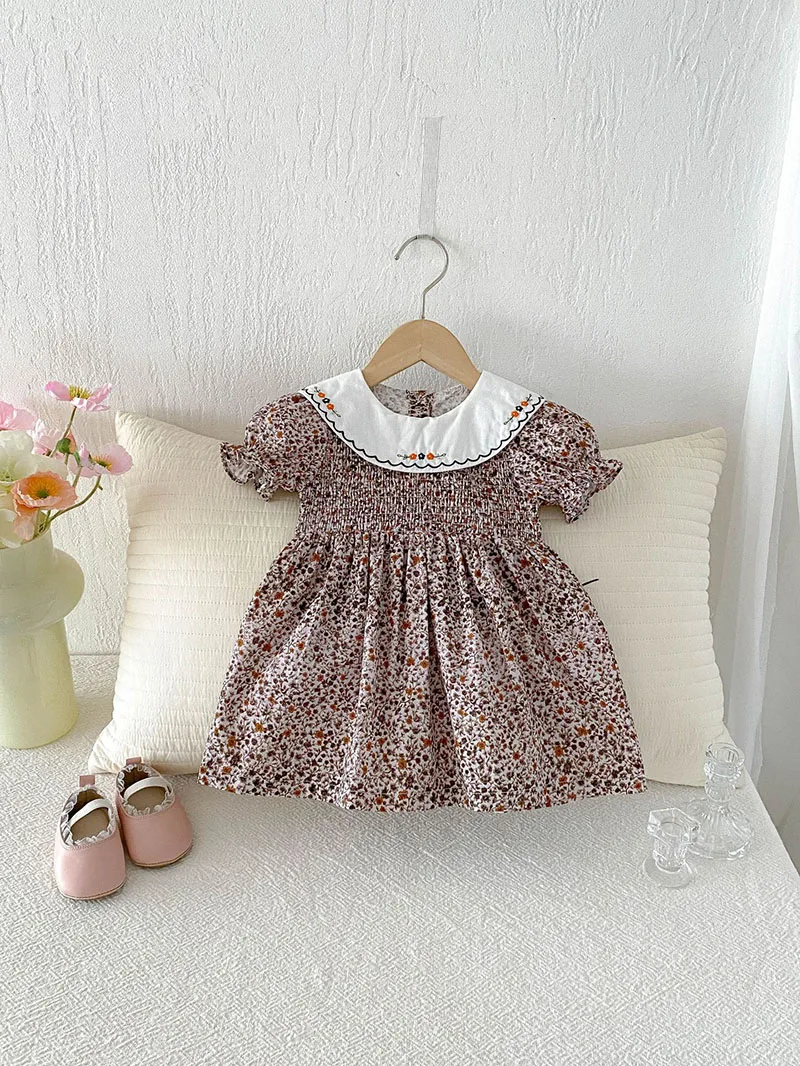 Vestido de verano floral para niña con cuello bordado