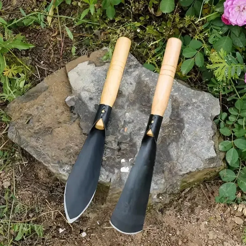 Azada de hierro resistente para plantar y desmalezar en el huerto - imagen 2