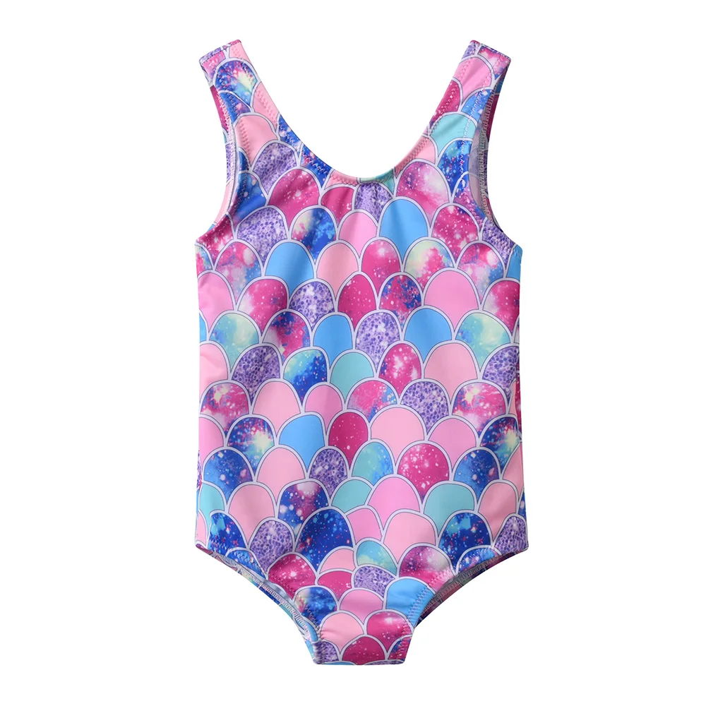 Detalle de diseño brillante para un look de playa