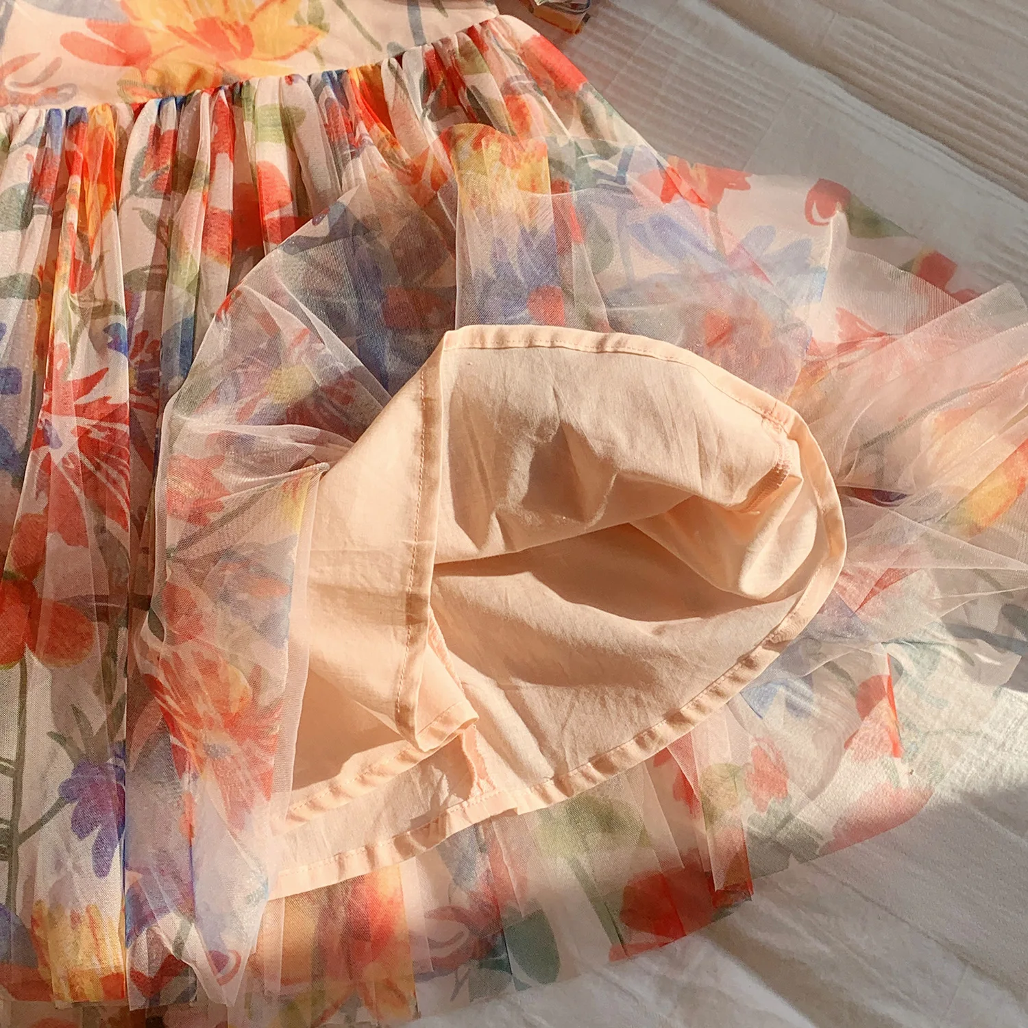 Vestido de verano de malla para niñas con flores y mangas abullonadas - imagen 5