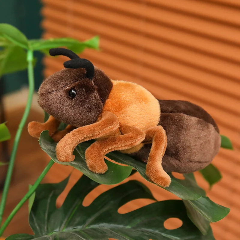 Peluche de hormiga suave y realista para regalar - imagen 2