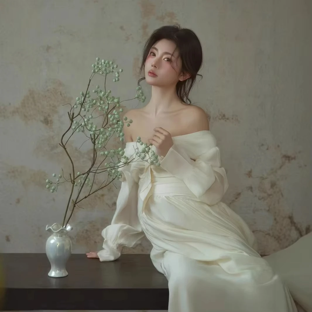 Vestido de maternidad blanco para fotos en estudio, elegante - imagen 2