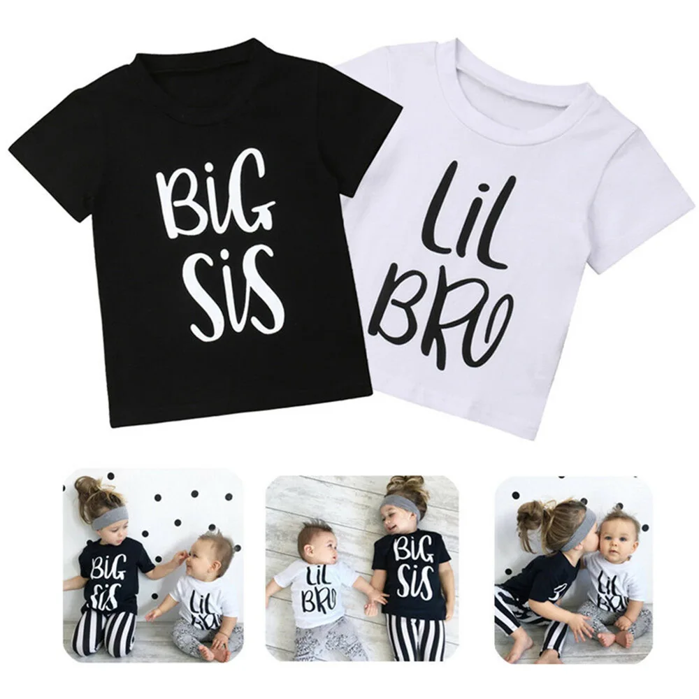 Camiseta infantil con estampado de hermana mayor y hermano pequeño