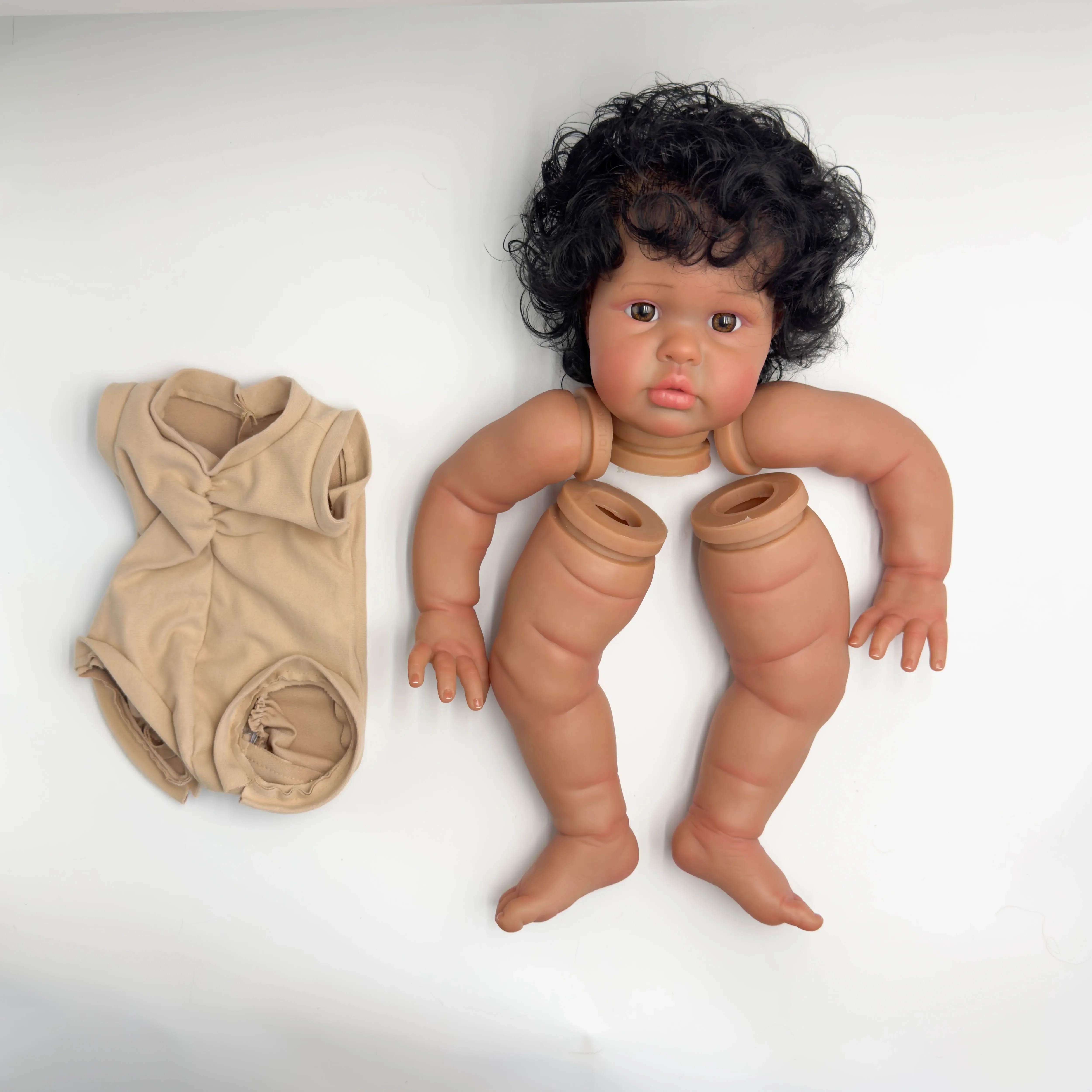 NPK Ellie kit de muñeca reborn pintada con pelo rizado negro - imagen 5