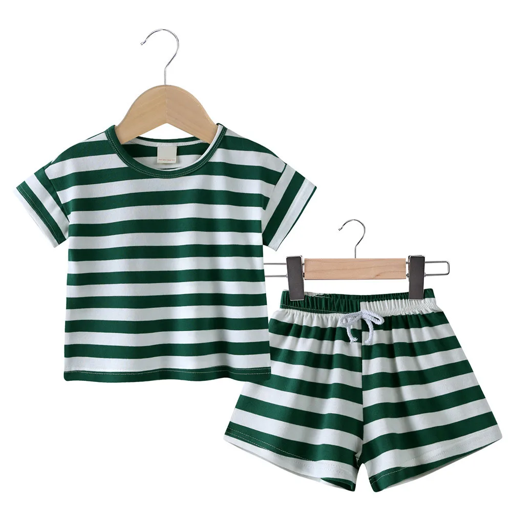 Conjunto veraniego para bebé: tops de algodón a rayas y pantalones cortos - imagen 4