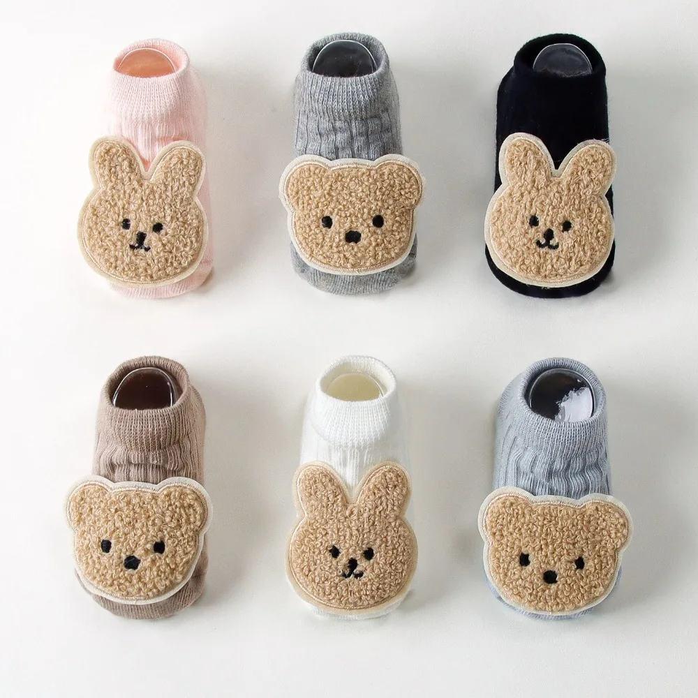 Calcetines antideslizantes cortos de ositos y conejos para bebés - imagen 2