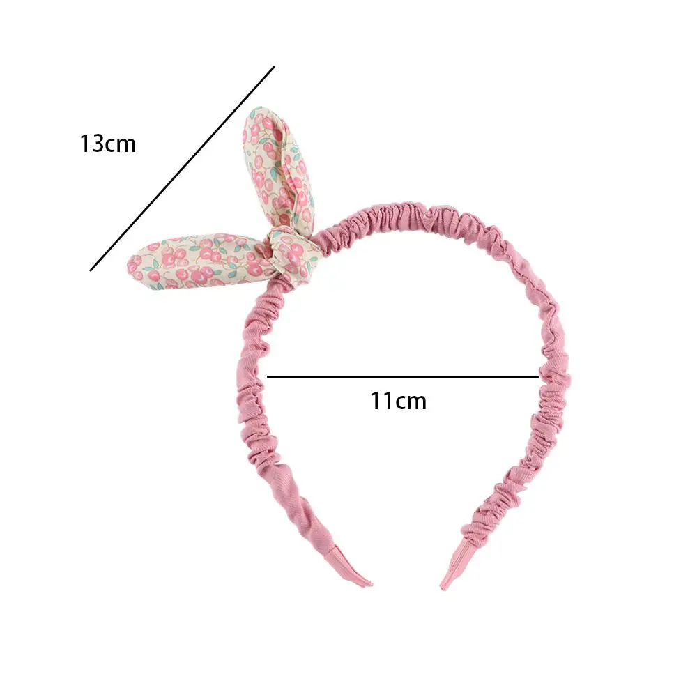 Diadema con orejas de conejo y lazo
