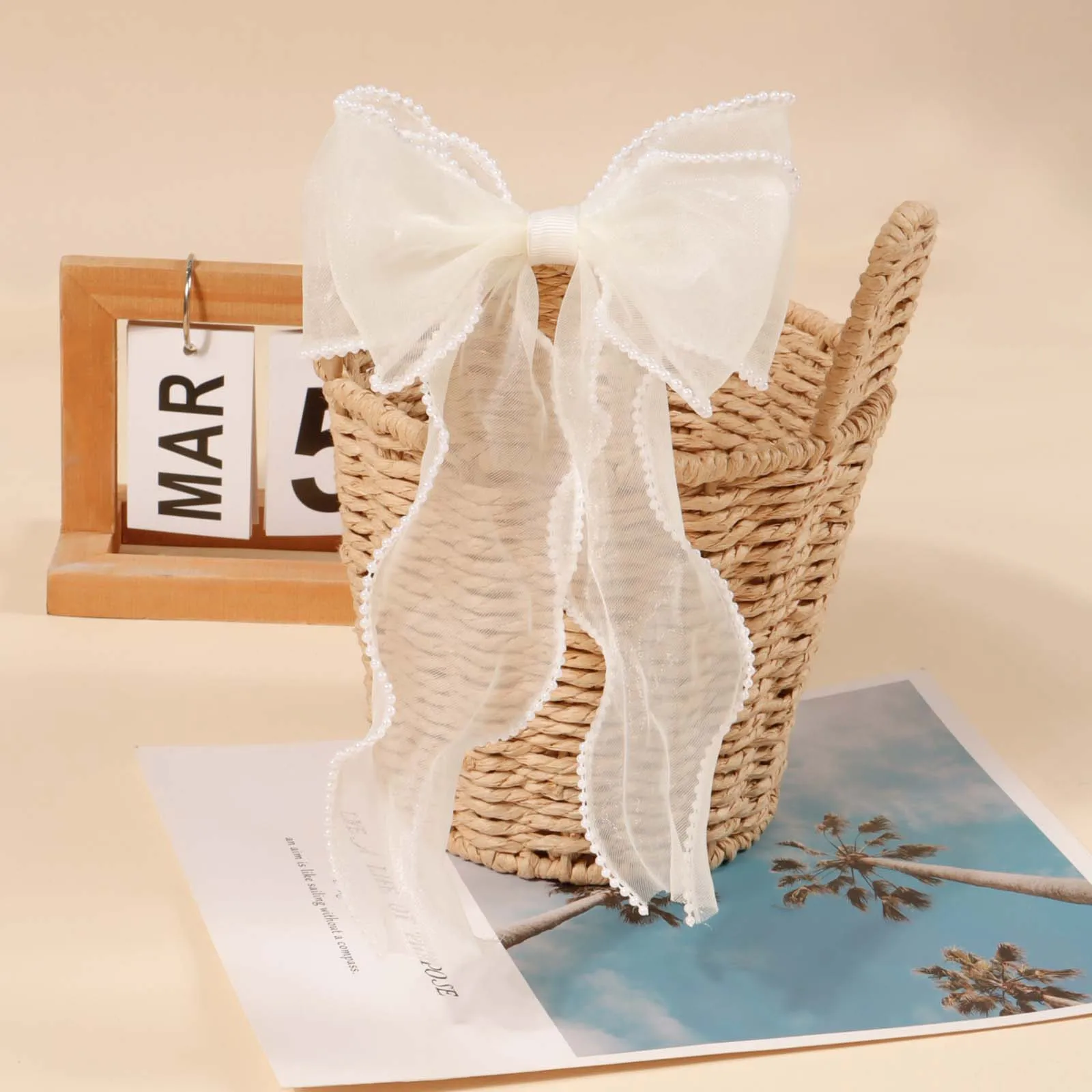 Pinza de pelo encaje beige con lazo para boda en niña - imagen 5