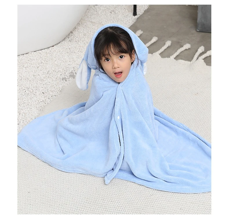 Toalla poncho con acabado suave y envolvente
